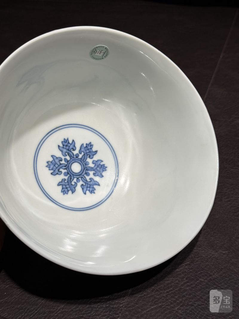 明成化 青花香草龙纹碗 - 图11